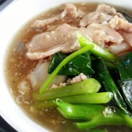 เมนูของร้าน ราดหน้าหมูหมัก ตลาดอ้อมเมือง