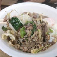เมนูของร้าน ก๋วยเตี๋ยวกระดูกหมู ป้ายเหลือง