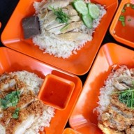 ข้าวกล่องคุณยาย ถนนพระแก้ว