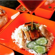 ข้าวกล่องคุณยาย ถนนพระแก้ว