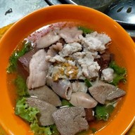เจ๊เมี่ยงต้มเลือดหมู