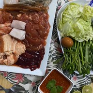 เปี๊ยกหมูกระทะ ย่างให้พร้อมทานเริ่มต้ม 65  บาท 🔥🔥                    อาหารจานเดียว  จานด่วน หมูย่าง กุ้งเผา สุกี้ หมูกระทะ ชาบู