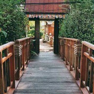 ด.ช.ก๋วยเตี๋ยวลุยสวน คุ้มเกล้า