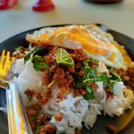 ชานมไต้หวัน ข้าวหมูทอด