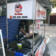 หมูปิ้งฮีโร่ by สะโบมั้ย