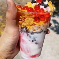 สตอเบอรี่โยเกิร์ตเกล็ดหิมะ Icepopular สาขา1