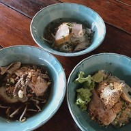 ก๋วยเตี๋ยวต้มยำตาอ้วนปากซอยกิ่งแก้ว50