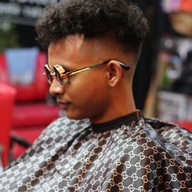 ตัดผมชายนอกสถานที่ Trimersbarbershop