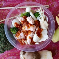 เมนูของร้าน ก๋วยเตี๋ยวต้มยำหมูระเบิด หมูระเบิด ภาสว่าง