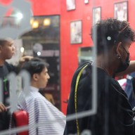 ตัดผมชายนอกสถานที่ Trimersbarbershop