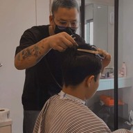 ตัดผมชายนอกสถานที่ Trimersbarbershop
