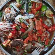 ส้มตำ ยำเบรคแตก , แซลมอนซาซิมิ By. เมย์เม่ สาขา1