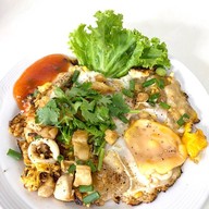 ก๋วยเตี๋ยวคั่วไก่ by คุณแพรว