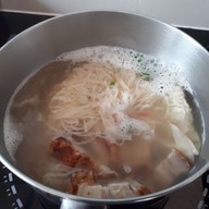 เมนูของร้าน บะหมี่เทวดา  อร่อยขั้นเทพ ตลาดเสรี ศูนย์การค้าเดอะไนน์