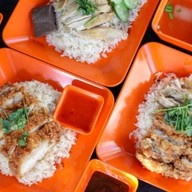 ข้าวกล่องคุณยาย ถนนพระแก้ว