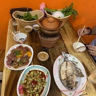 ลาบยโสพ่อบุญมีแม่พิณทองกรุงเทพกรีฑา(โต้ง-จอย)