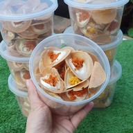 ขนมเบื้องข้างวัง by หนุ่ม