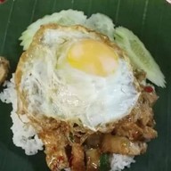 กระเพราถาดยักษ์  ข้างแหลมทอง