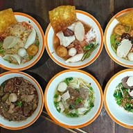 ก๋วยเตี๋ยวกาญจนา (เจ้าเก่าปากเกร็ด)