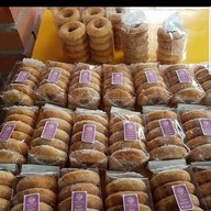 หน่อย โดนัท