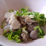 เมนูของร้าน ก๋วยเตี๋ยวไก่ไทย เจ๊ฮวง