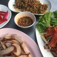 ลาบเป็ดอุบล ม.มหิดล หน้าธนาคารกรุงเทพ