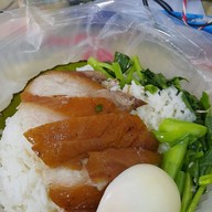 เมนูของร้าน บ้านทิพย์โภชนา ตามสั่ง ยำ หมูแดง หมูกรอบ ขาหมู ก๋วยเตี๋ยว