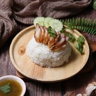 ข้าวหมูทอด สูตรวังนพวงศ์ (ฟรี! น้ำพริกแซ่บๆ)  @สาขาหลังอิมพีเรียลเวิลสำโรง สาขาหลังอิมพีเรียล