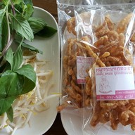 เมนูของร้าน ก๋วยเตี๋ยวเรือ นายลือ คลองโยง