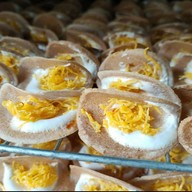 ขนมเบื้องข้างวัง by หนุ่ม