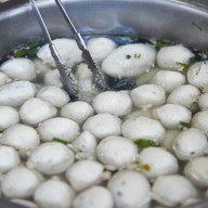 ก๋วยเตี๋ยวลูกชิ้นปลาอาไต๋ ทวีวัฒนา ขาหมูทอง 5