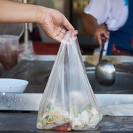 ก๋วยเตี๋ยวลูกชิ้นปลาอาไต๋ ทวีวัฒนา ขาหมูทอง 5
