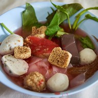 ก๋วยเตี๋ยวลูกชิ้นปลาอาไต๋ ทวีวัฒนา ขาหมูทอง 5