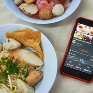 ก๋วยเตี๋ยวลูกชิ้นปลาอาไต๋ ทวีวัฒนา ขาหมูทอง 5