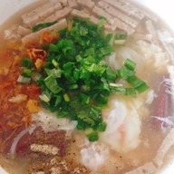 เมนูของร้าน ก๋วยจั๊บญวนอุบล ( ก๋วยจั๊บคุณลำพูน )