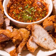 หมูทอดในตำนาน ปตท พระราม2