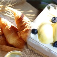 ครัวซองค์ฝรั่งเศสดิป & เค้ก by Delicake(ประชาอุทิศ) ประชาอุทิศ เขตราษฎร์บูรณะ