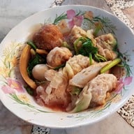 เมนูของร้าน พี่ยาก๋วยเตี๋ยวแคระ ต้มยำ เย็นตาโฟ (ปากซอยวัดตะกล่ำ)  ซ.เฉลิมพระเกียรติ ร.9 22