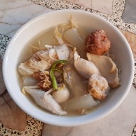 เมนูของร้าน พี่ยาก๋วยเตี๋ยวแคระ ต้มยำ เย็นตาโฟ (ปากซอยวัดตะกล่ำ)  ซ.เฉลิมพระเกียรติ ร.9 22