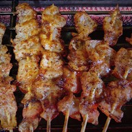 ข้าวหมูทอดกระเทียมพริกโดด