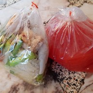 เมนูของร้าน พี่ยาก๋วยเตี๋ยวแคระ ต้มยำ เย็นตาโฟ (ปากซอยวัดตะกล่ำ)  ซ.เฉลิมพระเกียรติ ร.9 22