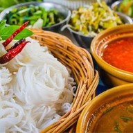 ฟู่ บะหมี่เกี๊ยวกุ้ง สุกี้กระทะร้อน