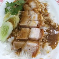 ร้านข้าวหมูแดงคอนแวนท์byลุงสวัสดี