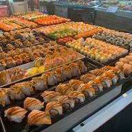 Yuri Sushi ปั้นคำ ตลาดนัดสิริมงคล