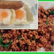 อาม่ากะเพราถาดโคตรอิ่ม @บางกรวย