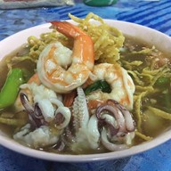 ราดหน้ายอดผักเอ็มไพร์ ปรีดีพนมยงค์39 สุขุมวิท71