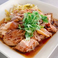ข้าวขาหมู เจ้เปี๊ยก ตลาดรวยยิ่งรวย (หน้าวัดท่าข้าม)