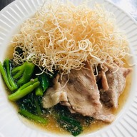 ราดหน้ายอดผักเอ็มไพร์ ตร. ซอยทรายทอง 20 ถนนติวานนท์ ตำบลท่าทราย อำเภอเมือง นนทบุรี