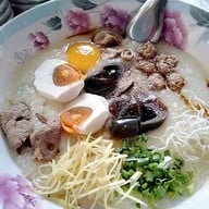 โจ๊กหมูเอกชัย ( เจ้าแรกในซอยเทศบาล 8 ขายมานานกว่า 20 ปี )