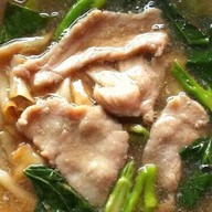 ราดหน้ายอดผักเอ็มไพร์ ตร. ซอยทรายทอง 20 ถนนติวานนท์ ตำบลท่าทราย อำเภอเมือง นนทบุรี
